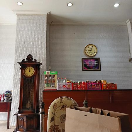 B Blue Hotel Malang Ngoại thất bức ảnh