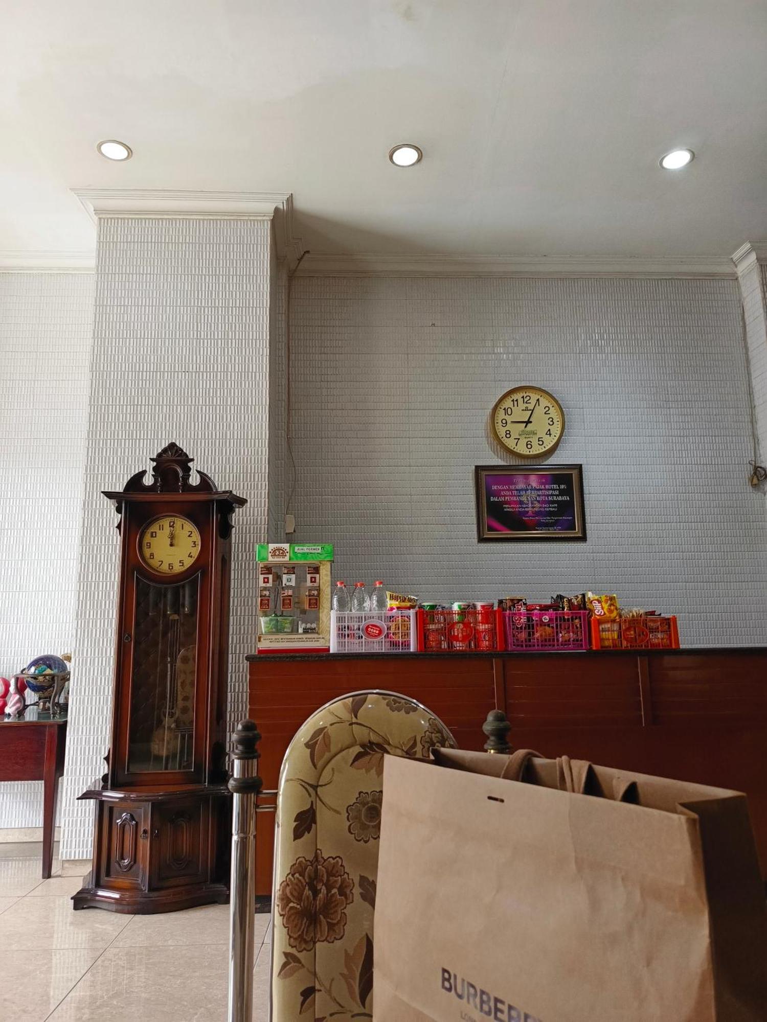 B Blue Hotel Malang Ngoại thất bức ảnh